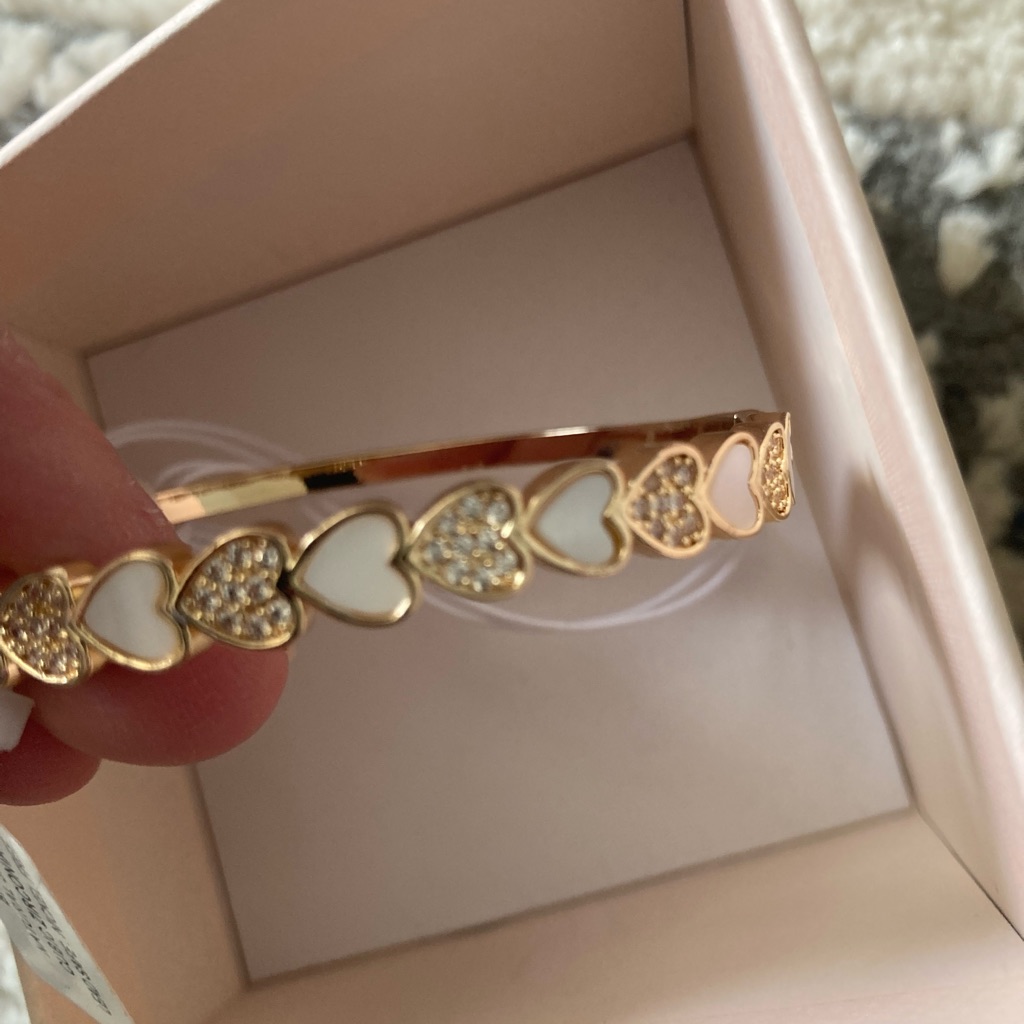 Camila Coelho Gold And White Heart Bracelet Nib 70$